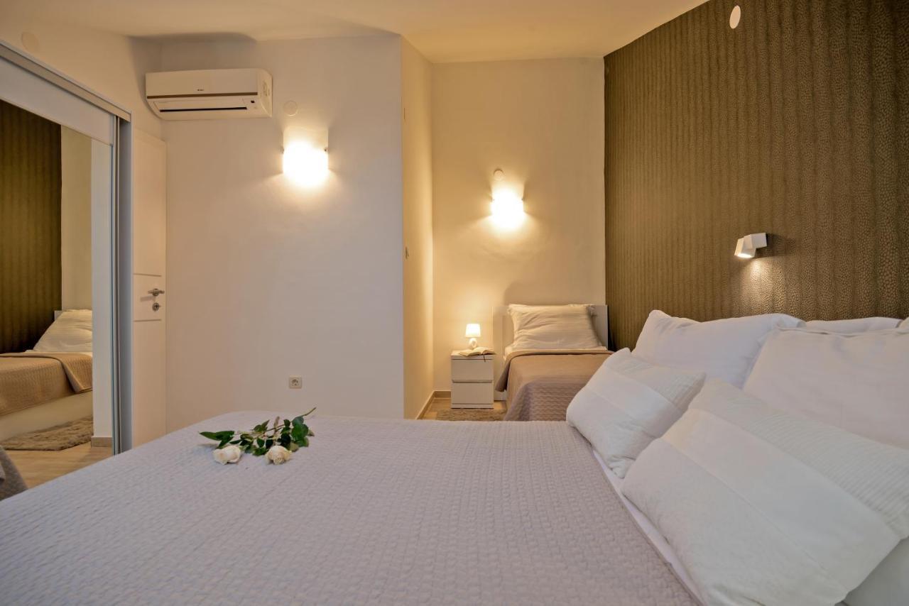 Apartments And Rooms With Parking Space Rogoznica - 10339 Esterno foto