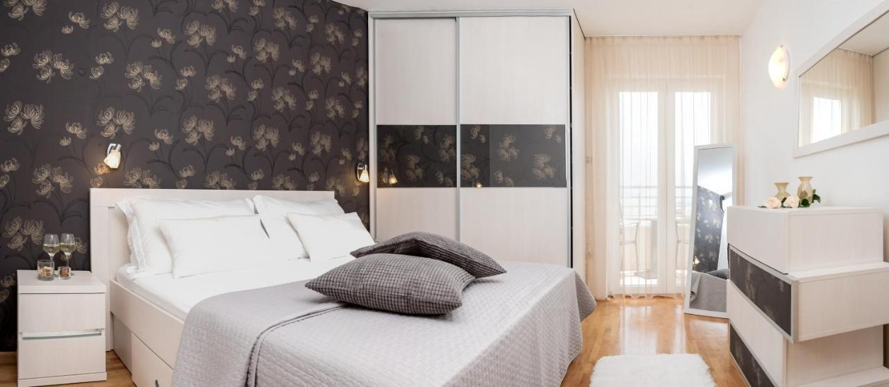 Apartments And Rooms With Parking Space Rogoznica - 10339 Esterno foto
