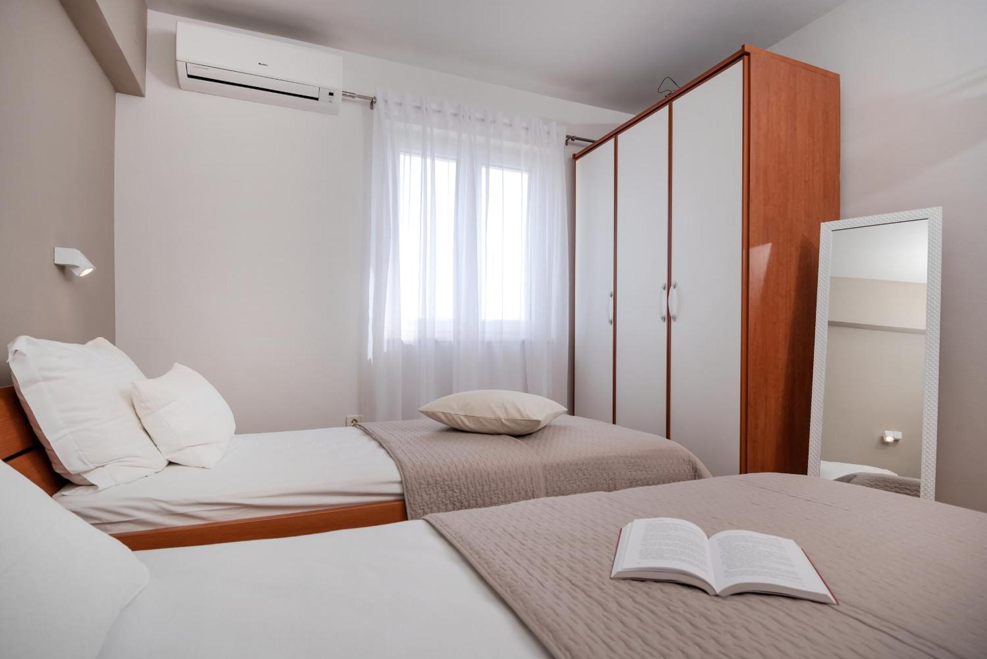 Apartments And Rooms With Parking Space Rogoznica - 10339 Camera foto